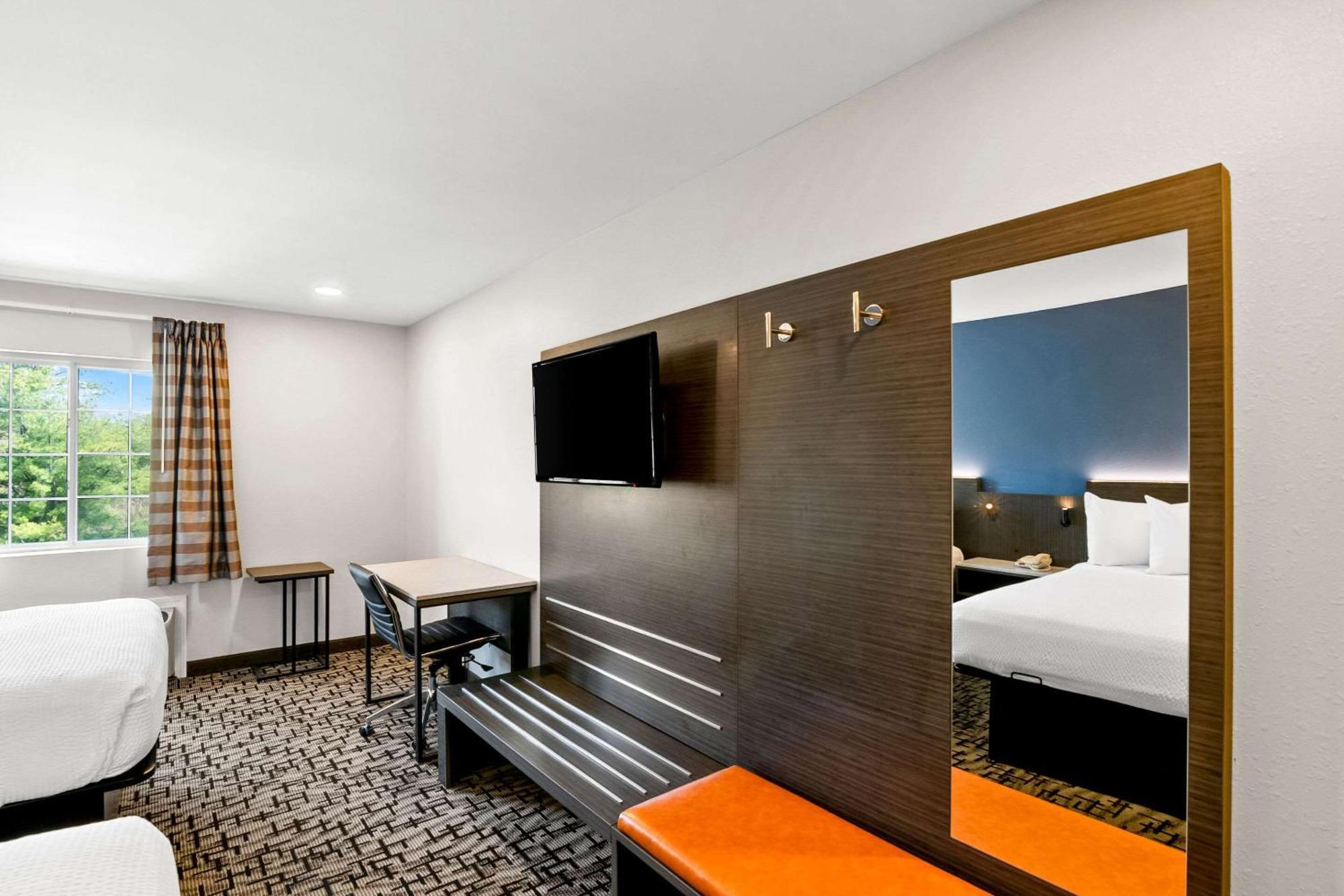 Econo Lodge Bethel - Danbury Екстер'єр фото
