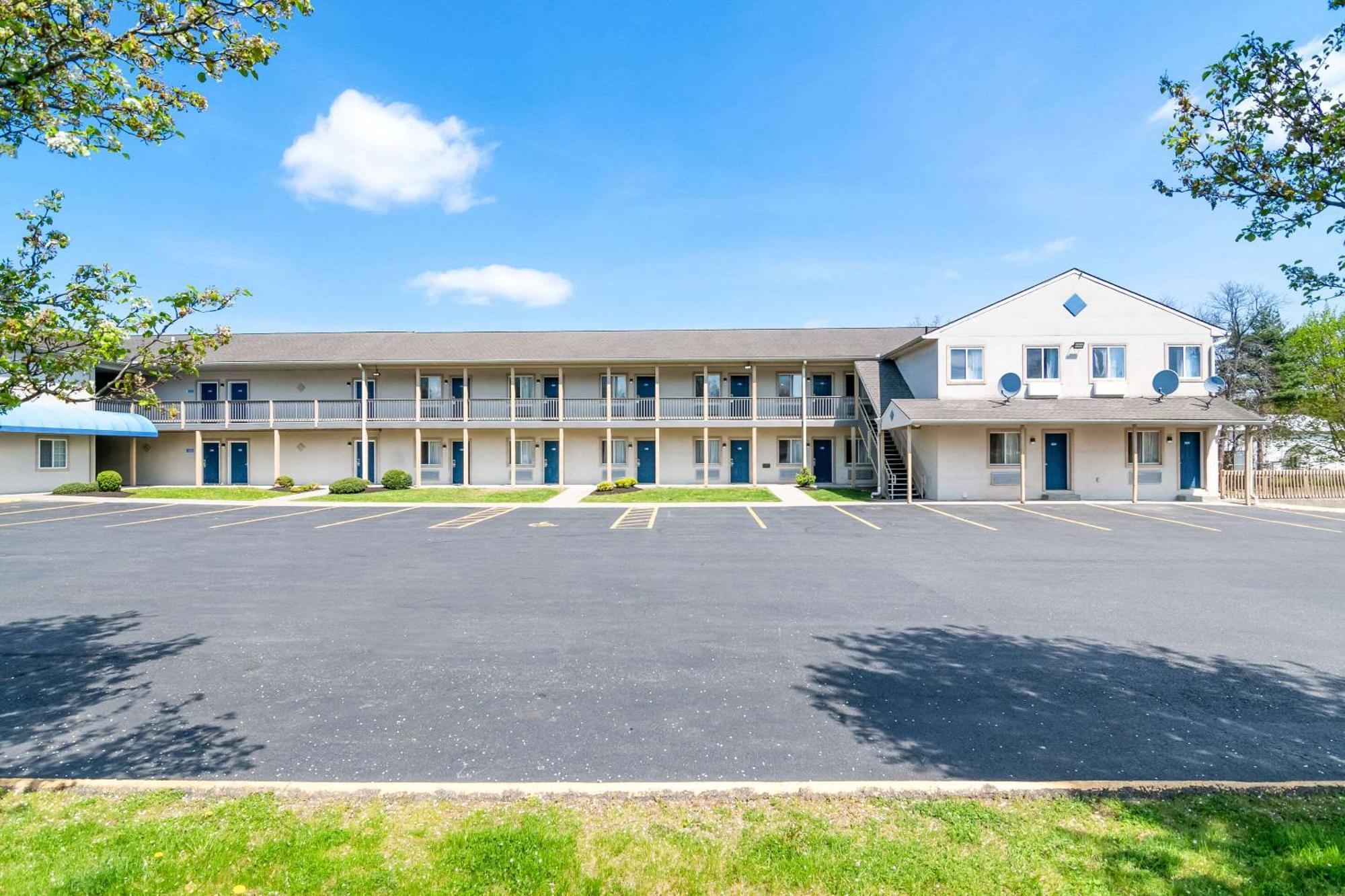Econo Lodge Bethel - Danbury Екстер'єр фото